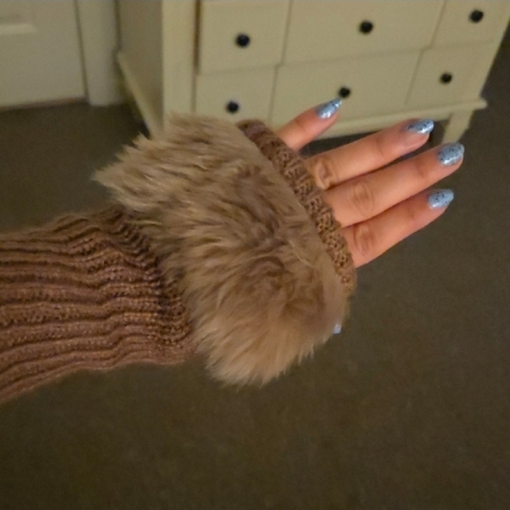 Light Brown Faux Fur Fingerless Gloves - Picture 2 of 2